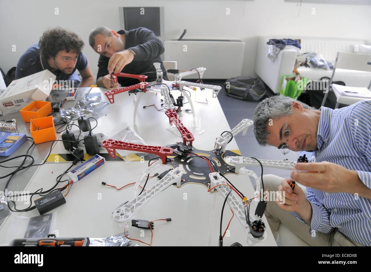 Italie, Milan FabLab (fabrication laboratory), atelier pour la construction  d'un drone Photo Stock - Alamy