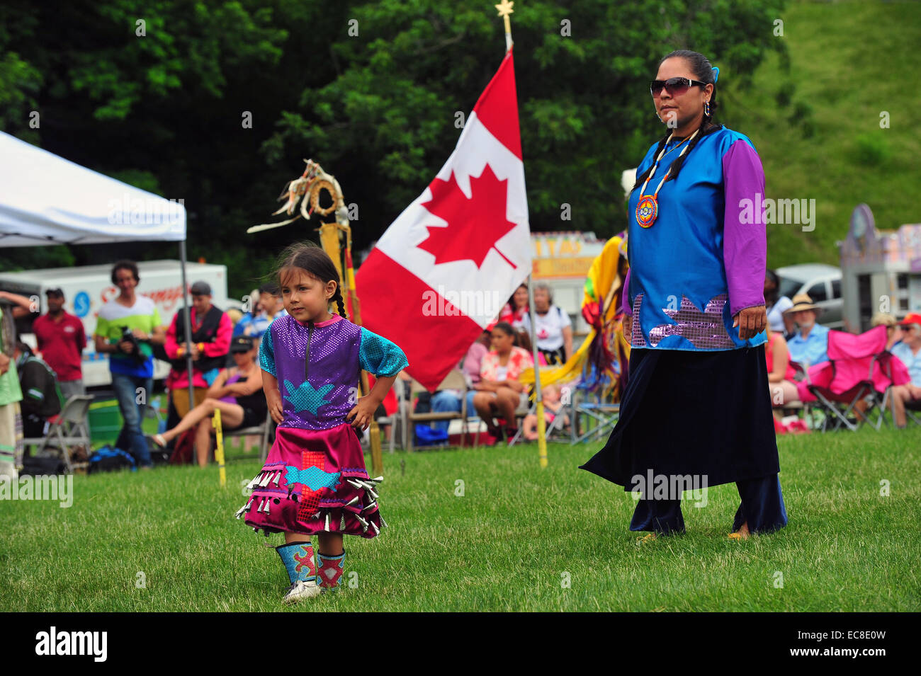 Les Canadiens participent aux célébrations de la fête du Canada qui a eu lieu dans un parc à London, Ontario. Banque D'Images