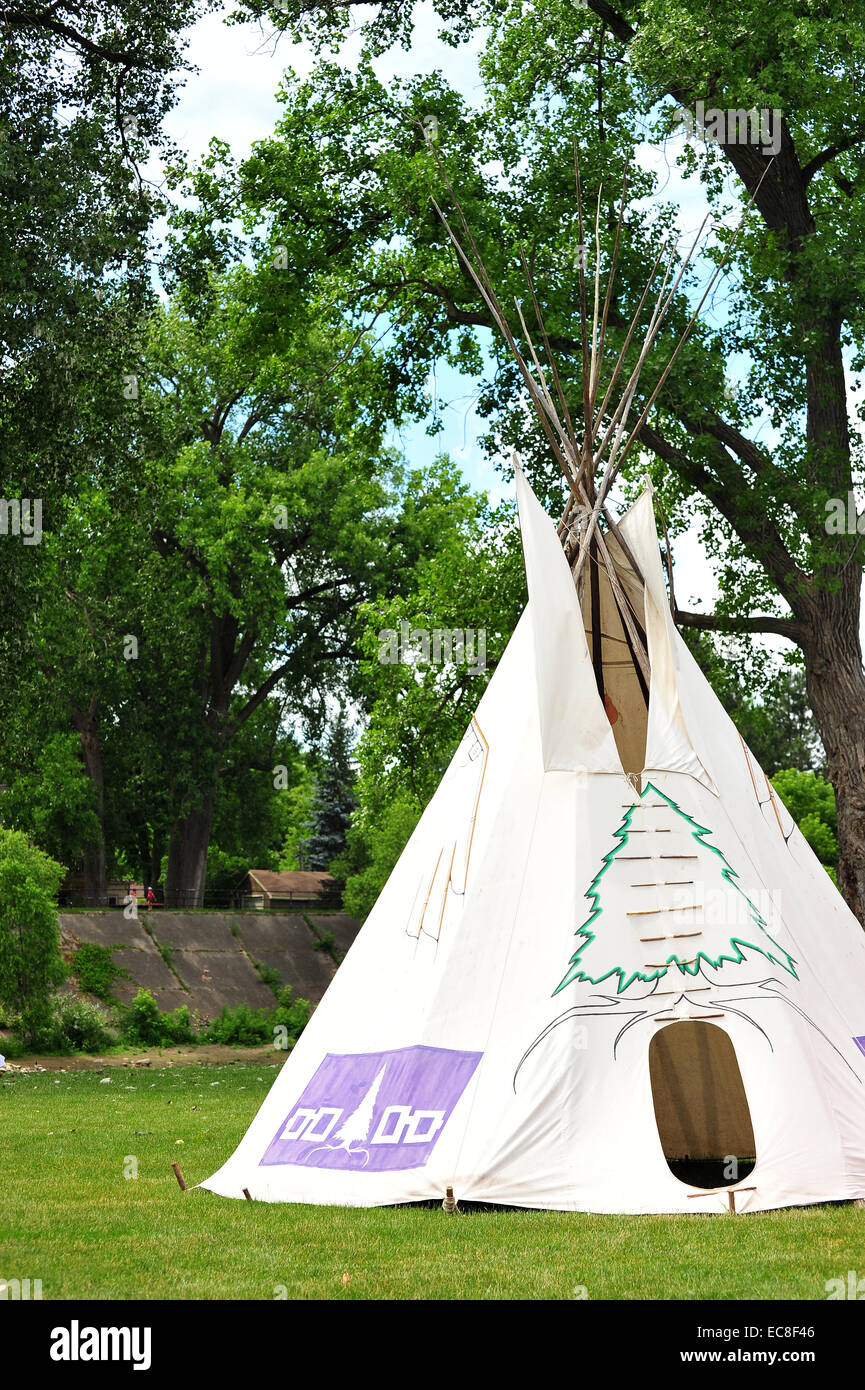 Native canadian tent Banque de photographies et d'images à haute résolution  - Alamy