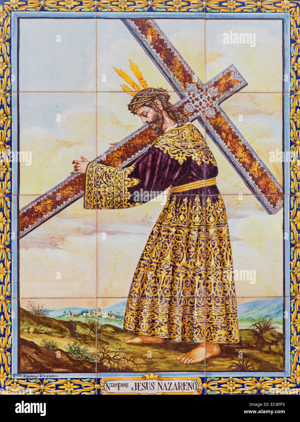 Séville - le sol en céramique le Christ avec la croix de l'artiste A. Chaves sur la façade de la place Plaza de Pilatos. Banque D'Images