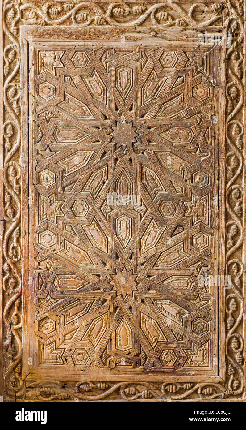 Séville, ESPAGNE - 28 octobre 2014 : Le détail de fenêtre mudéjar aveugles de la cour intérieure de la Casa de Pilatos. Banque D'Images