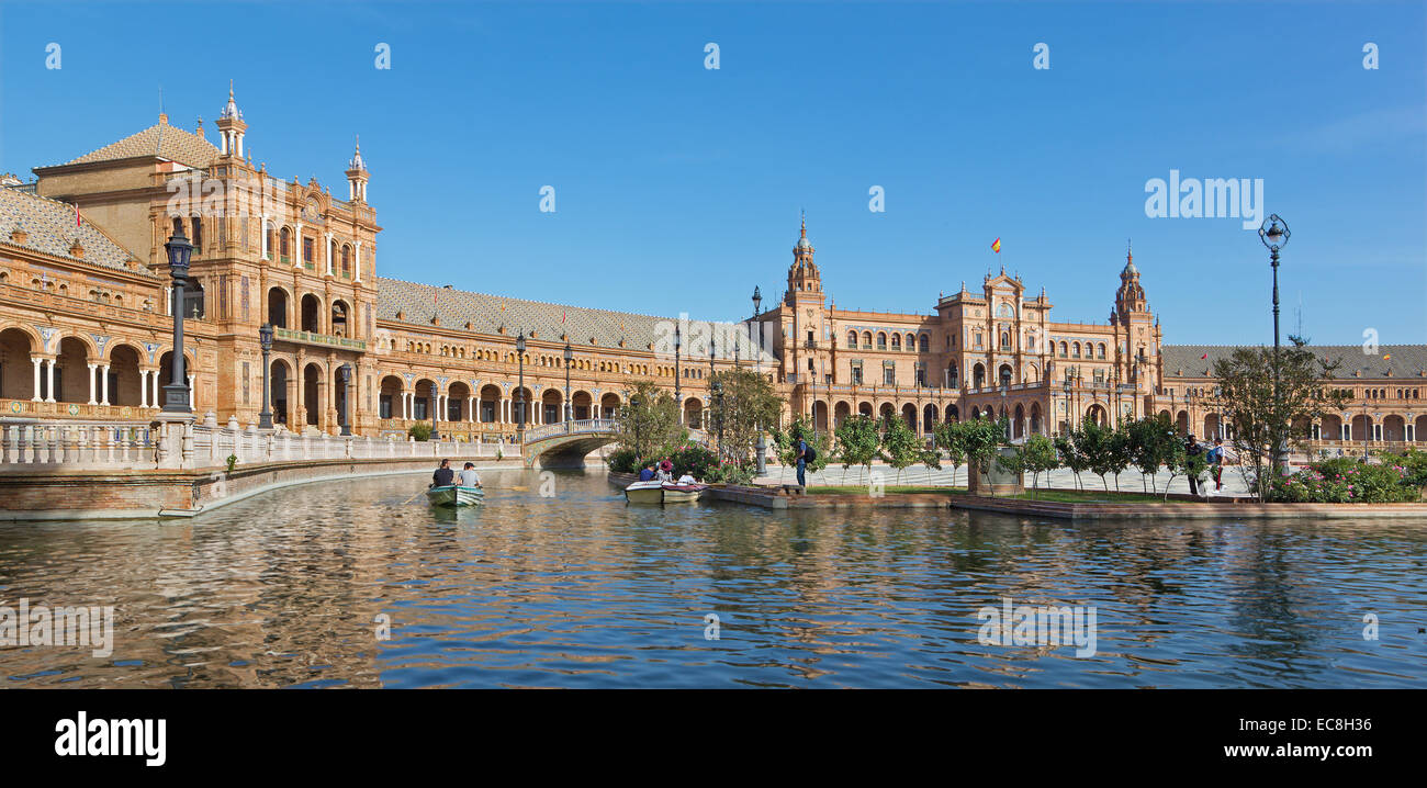 Séville - La Plaza de Espana square conçu par Ani-bal Gonzalez (1920) dans un style Art déco et Neo-Mudejar. Banque D'Images
