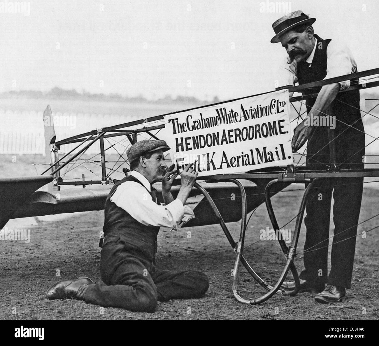 CLAUDE GRAHAME-WHITE (1879-1959) Pionnier de l'aviation anglaise a créé le premier des livraisons par avion au Royaume-Uni à partir de son usine à l'aérodrome de Hendon. Le premier vol le 9 septembre 1911 a pris le courrier de Hendon à Windsor Banque D'Images