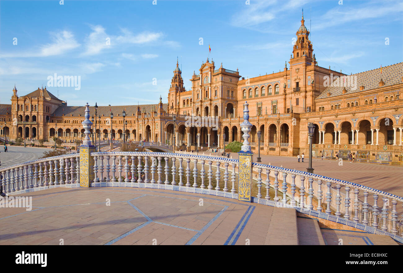 Séville, ESPAGNE - 27 octobre 2014 : Plaza de España square conçu par Anibal Gonzalez (1920) dans un style Art déco et Neo-Mudejar. Banque D'Images