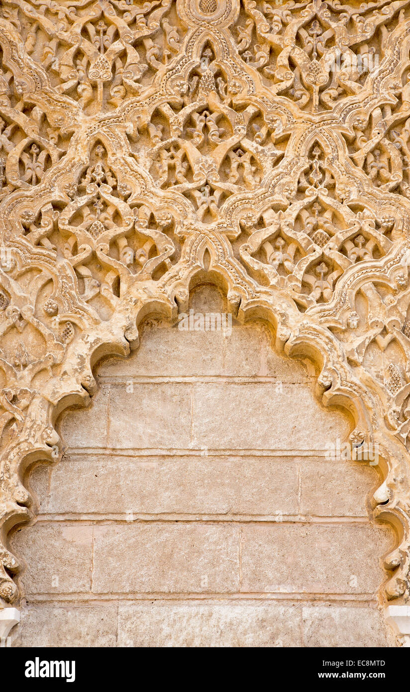 Séville, ESPAGNE - 28 octobre 2014 : le stuc mudéjar à Alcazar de Séville. Banque D'Images