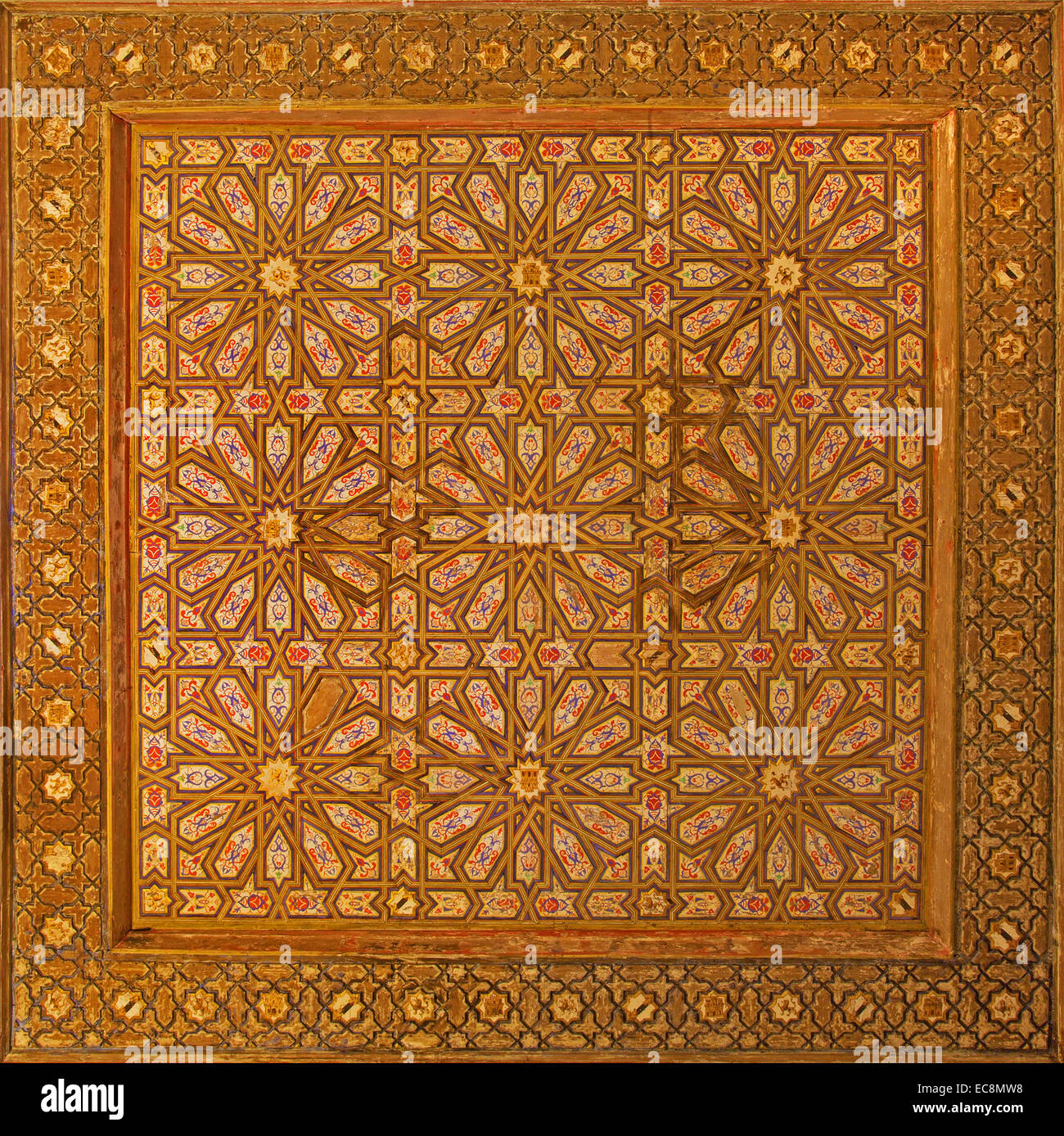 Séville, ESPAGNE - 28 octobre 2014 : Le plafond mudéjar à Alcazar de Séville. Banque D'Images