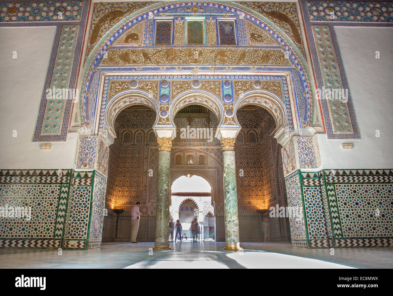 Séville, ESPAGNE - 28 octobre 2014 : Le portail de la salle des ambassadeurs à l'Alcazar de Séville. Banque D'Images