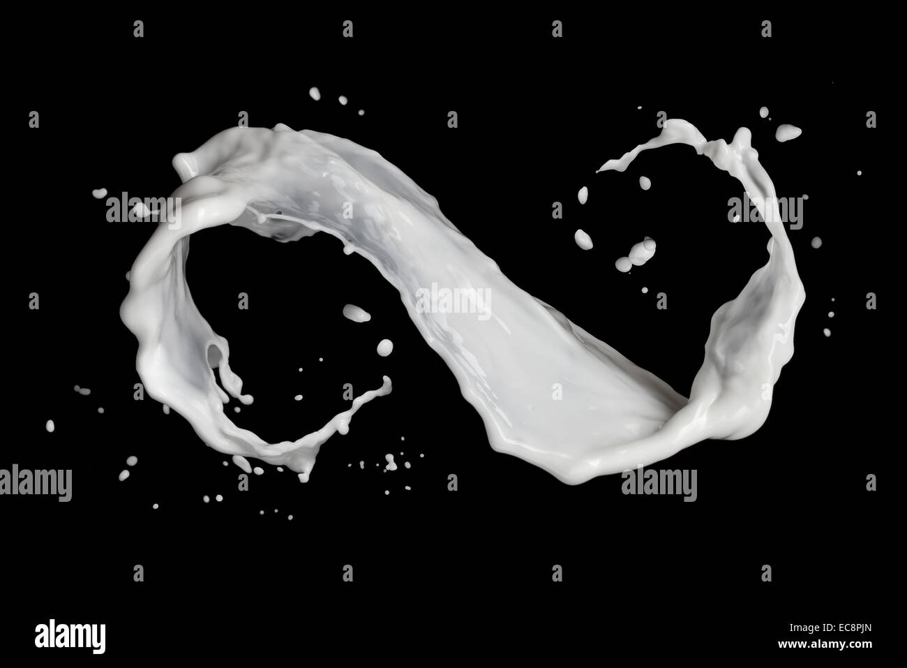 Symbole de l'infini de lait splash isolated on black Banque D'Images Symbole de l'infini de lait splash isolated on black Banque D'Images