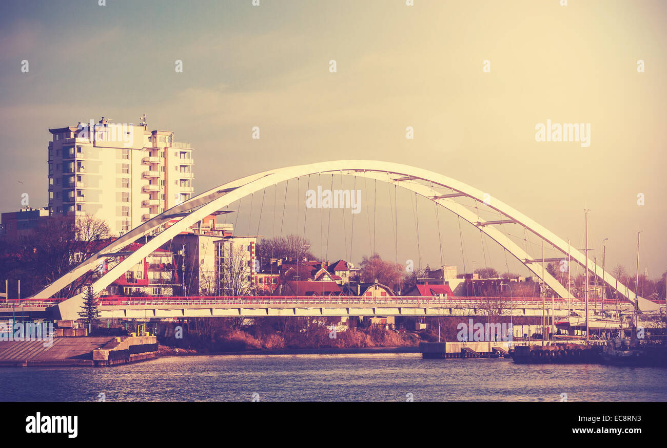 Retro vintage photo filtrée d'un pont à Kolobrzeg, Pologne. Banque D'Images