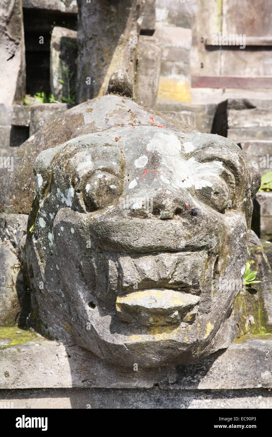 Batur temple à Bali Indonésie prière offrant Banque D'Images