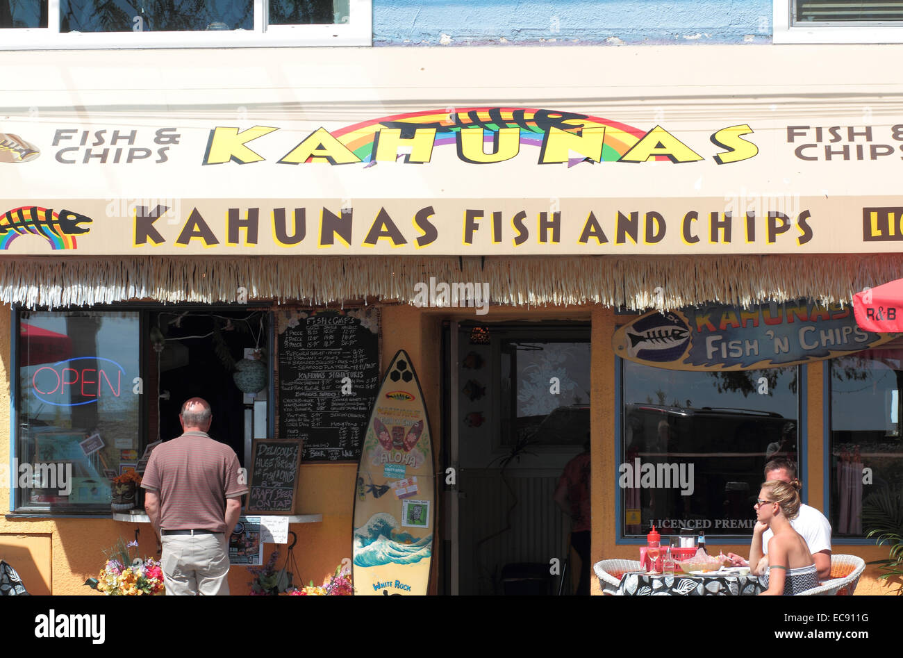 Une chaude journée ensoleillée dans la ville touristique de White Rock, en Colombie-Britannique. Banque D'Images
