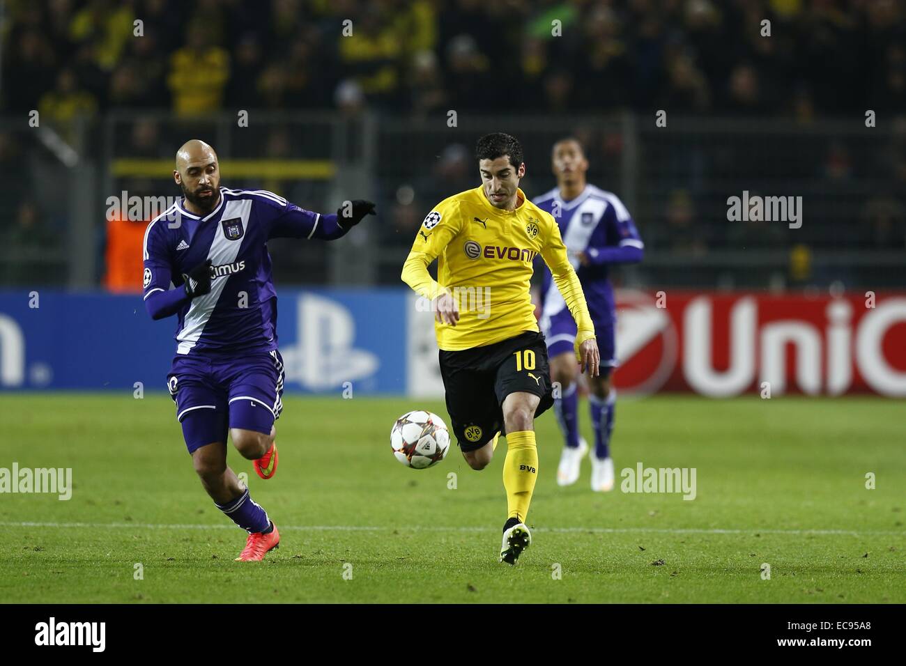 Dortmund, Allemagne. 9Th Mar, 2014. Anthony Vanden Borre (Anderlecht), Henrikh Mkhitaryan (Dortmund) Football/Football : Ligue des Champions Groupe d'adéquation entre Borussia Dortmund 1-1 RSC Anderlecht au Signal Iduna Park de Dortmund, Allemagne . © Kawamori Mutsu/AFLO/Alamy Live News Banque D'Images