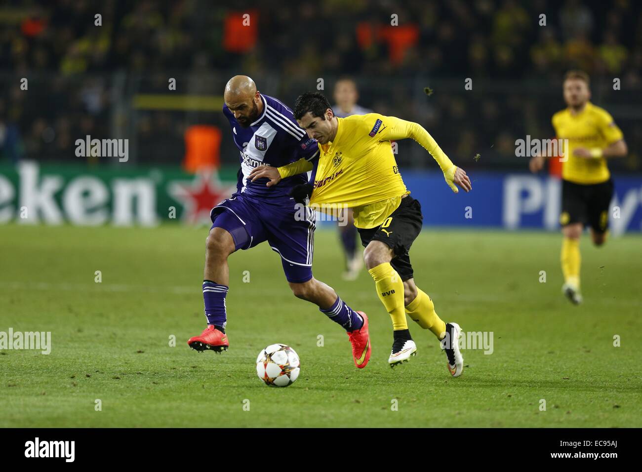 Dortmund, Allemagne. 9Th Mar, 2014. Anthony Vanden Borre (Anderlecht), Henrikh Mkhitaryan (Dortmund) Football/Football : Ligue des Champions Groupe d'adéquation entre Borussia Dortmund 1-1 RSC Anderlecht au Signal Iduna Park de Dortmund, Allemagne . © Kawamori Mutsu/AFLO/Alamy Live News Banque D'Images