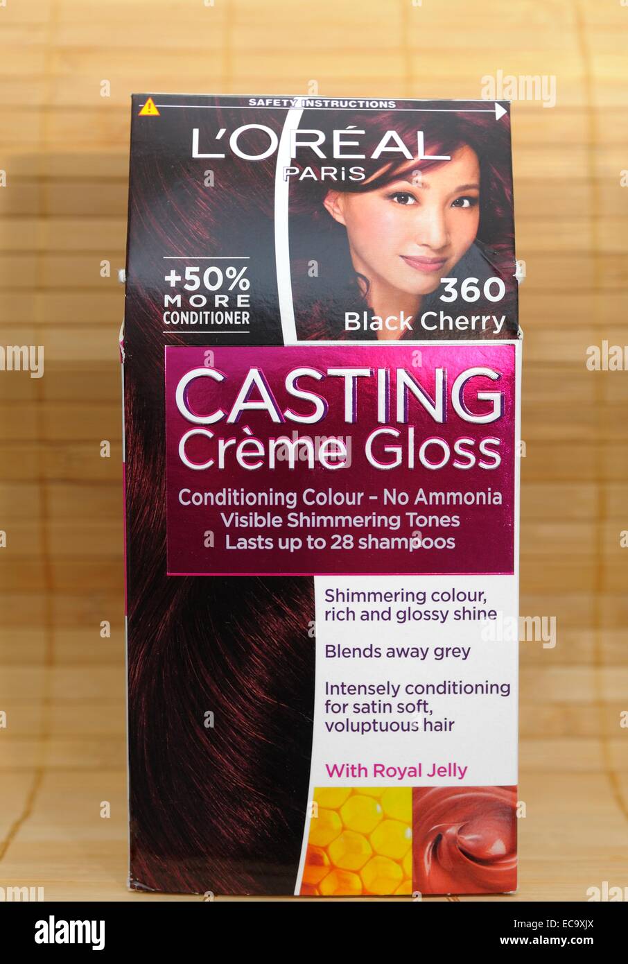 Cerise noire Loreal crème de teinture des cheveux brillant casting Photo  Stock - Alamy