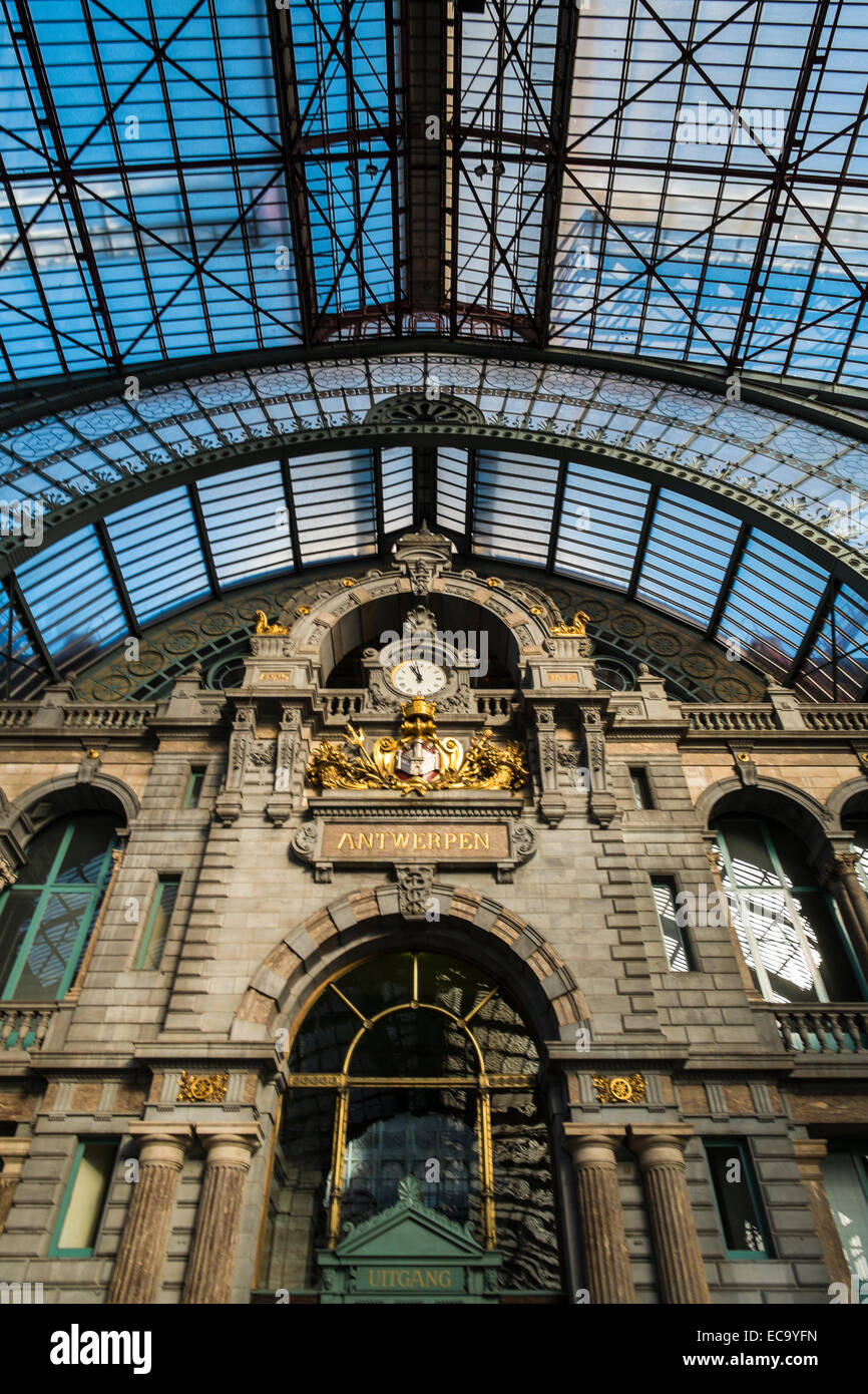 Anvers, Flandre, Belgique - 13 novembre 2014 - l'intérieur de la Gare Centrale d'Anvers Banque D'Images