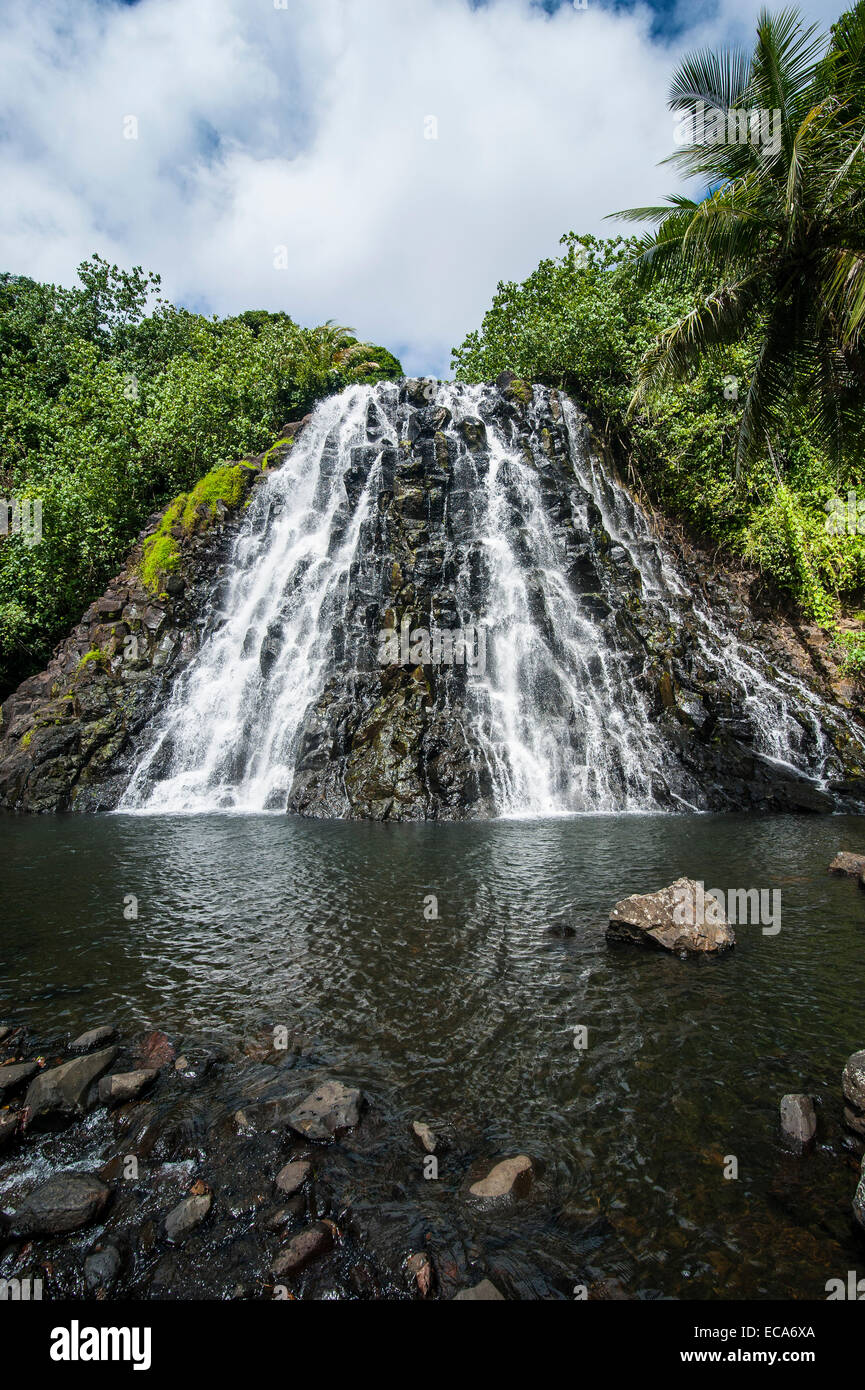Kepirohi cascade, Pohnpei, Micronésie Banque D'Images