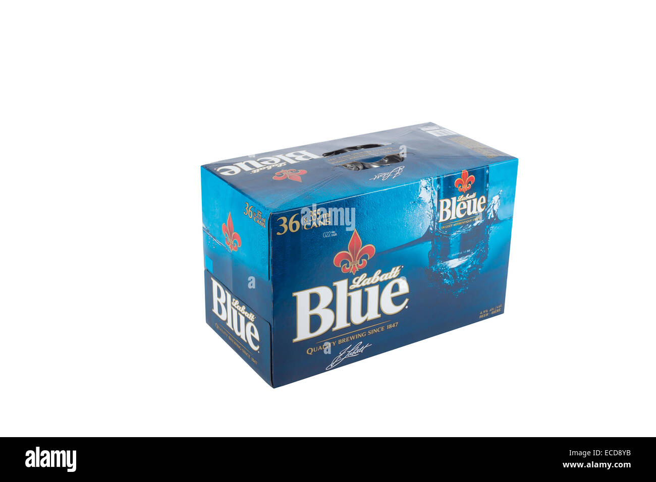 Un pack de 36 canettes de 355 ml (Labatt Labatt Bleue Bleue) la bière est représenté sur un fond blanc, pur. Banque D'Images