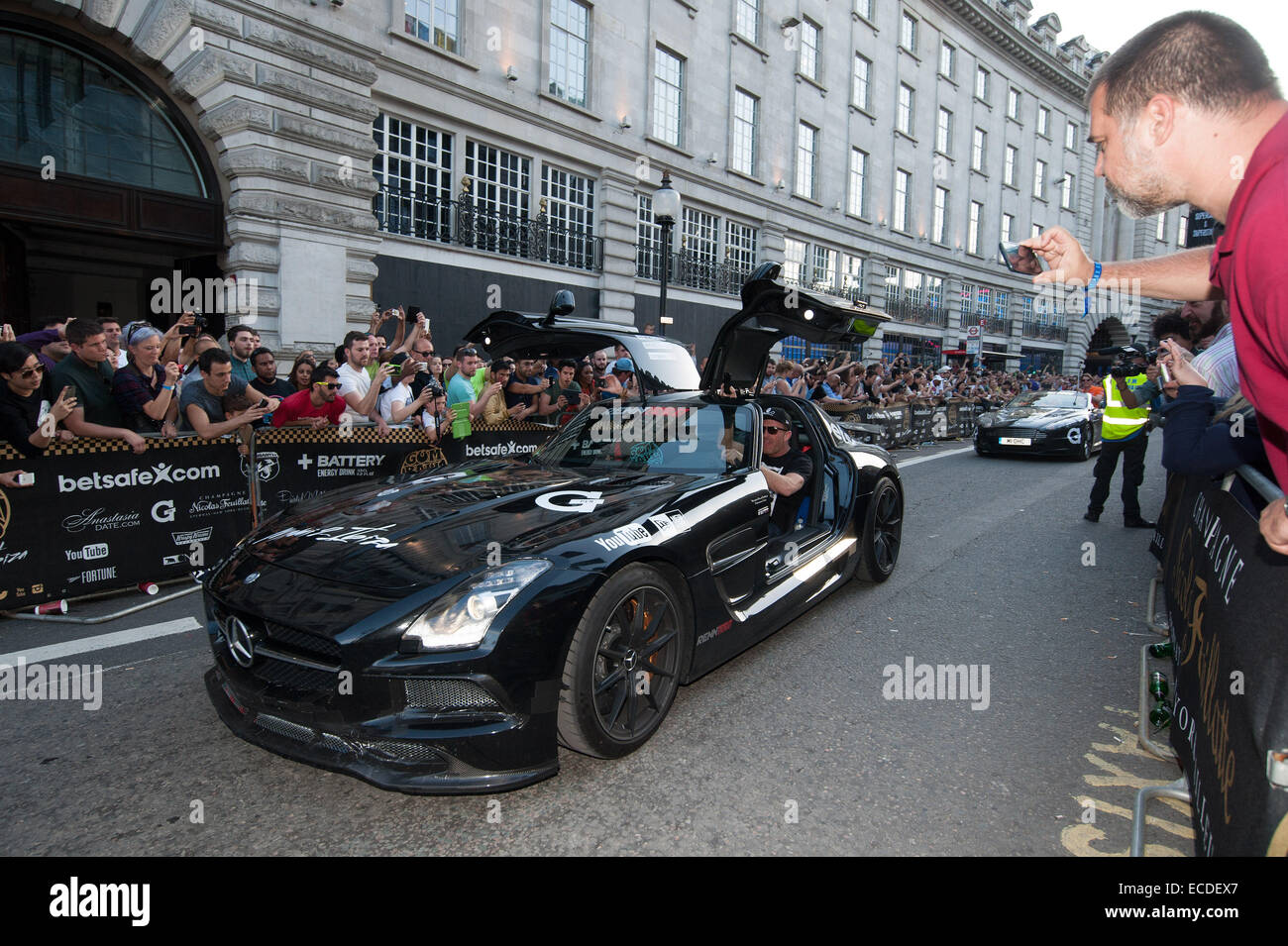 Gumball 3000 Rally passe le long de Regents Street au centre de Londres comprend : Atmosphère, Mercedes-Benz SLS AMG Black Series Où : London, Royaume-Uni Quand : 08 Juin 2014 Banque D'Images