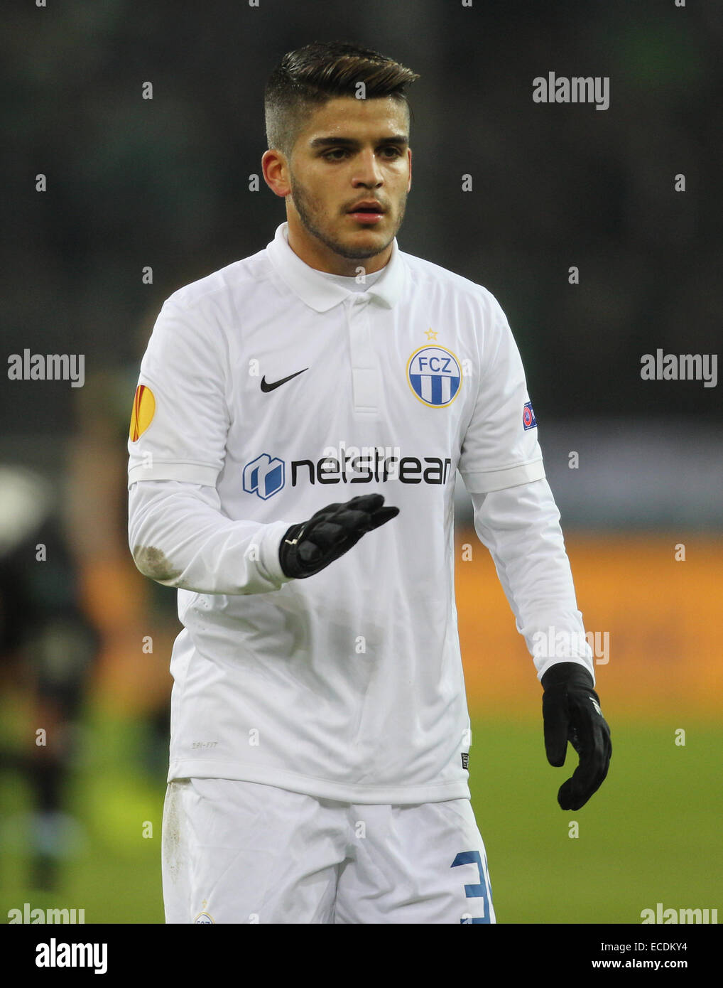 MOENCHENGLADBACH, Allemagne, le 11 décembre, 2014. L'UEFA Europa League Phase de groupes, Borussia Moenchengladbach vs FC Zurich : Francisco Rodriguez de Zuerich de gestes. Credit : Juergen Schwarz/Alamy Live News Banque D'Images