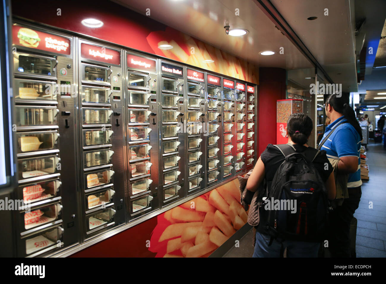 Couple amsterdam Snack food vendor febo Banque D'Images