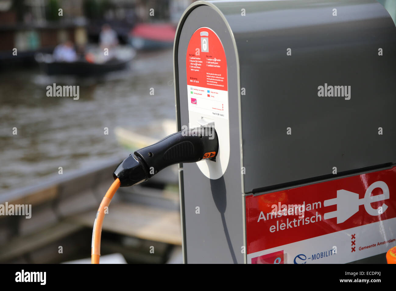 Station de recharge pour voitures électriques Amsterdam fil Banque D'Images