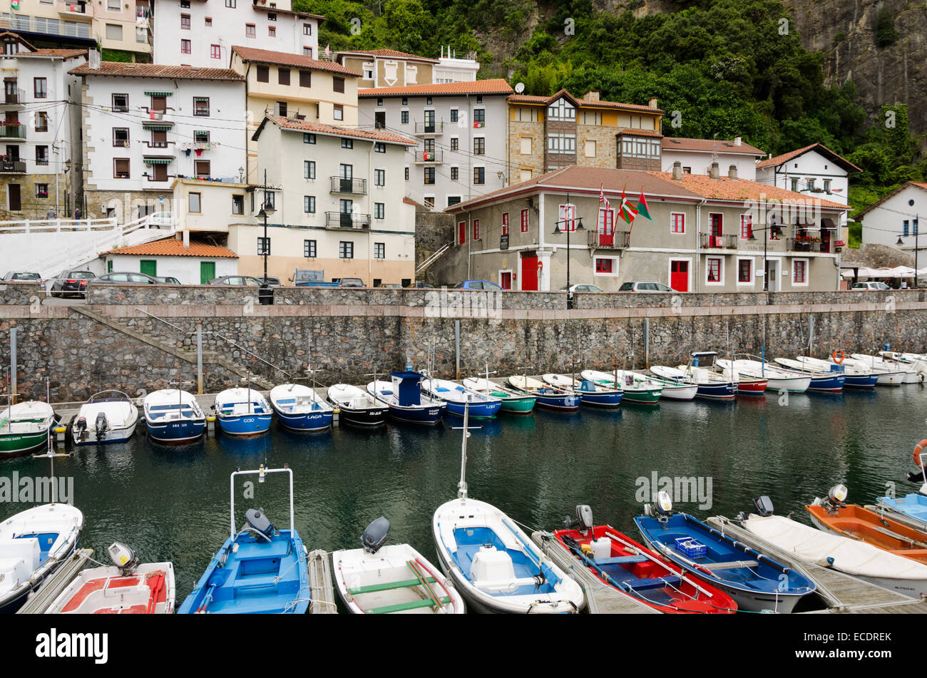ELANTXOBE, ESPAGNE - 3 juillet : Le petit port d'Elantxobe. dans le Pays Basque le 3 juillet 2013 à Elantxobe, Gascogne, Espagne Banque D'Images