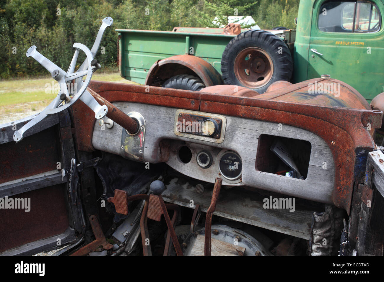 Une vieille voiture avec interieur en décomposition Banque D'Images