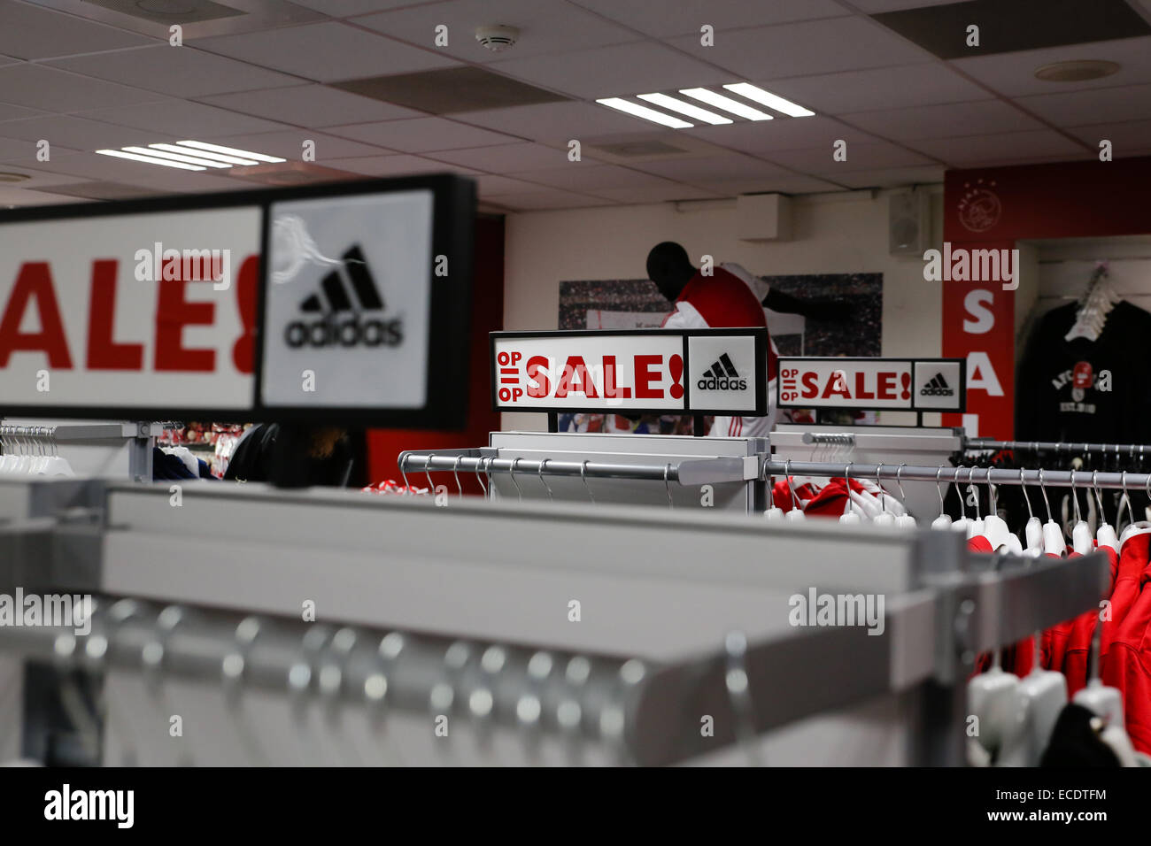 Adidas store for sale sign Banque D'Images