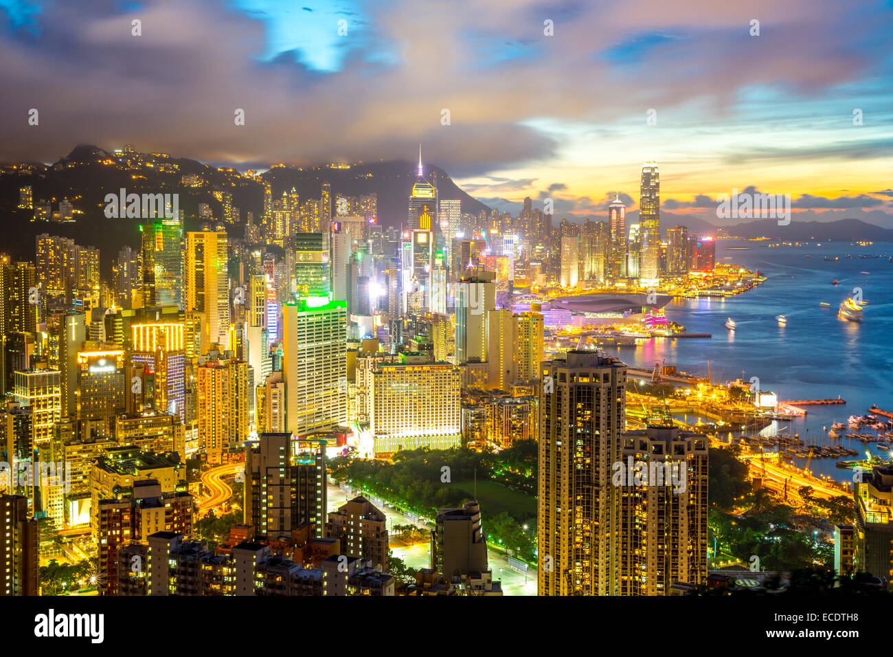 Hong Kong city Skyline de braemar hill au crépuscule Banque D'Images