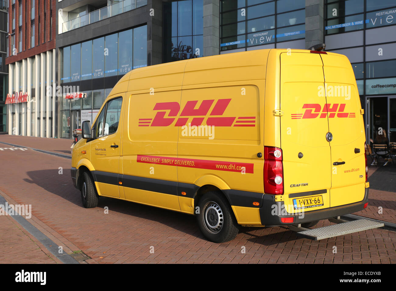 DHL livraison jaune van Pays-bas Europe Banque D'Images