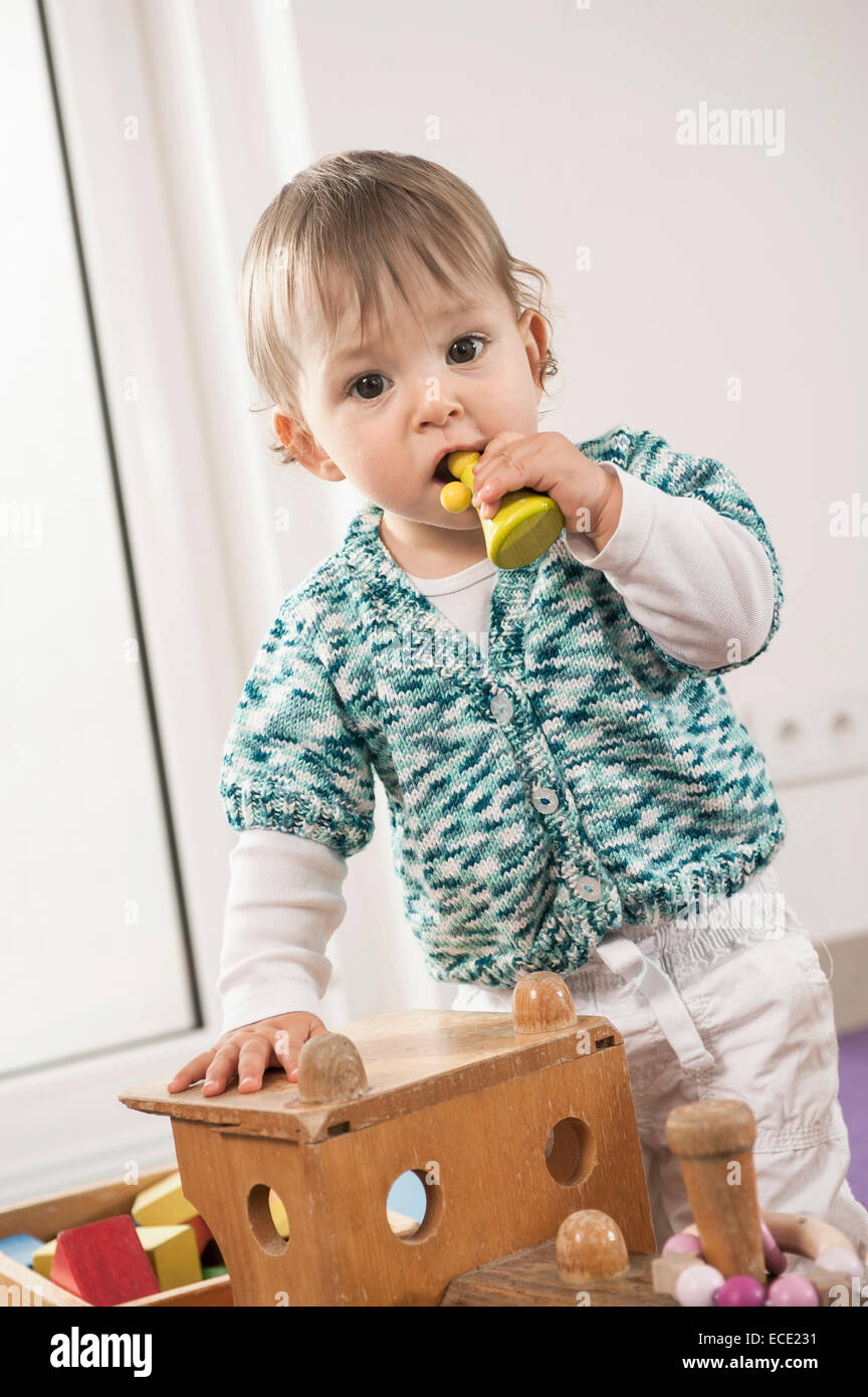 Mignon Bebe Fille 1 Ans Jouet Jeu Portrait Photo Stock Alamy