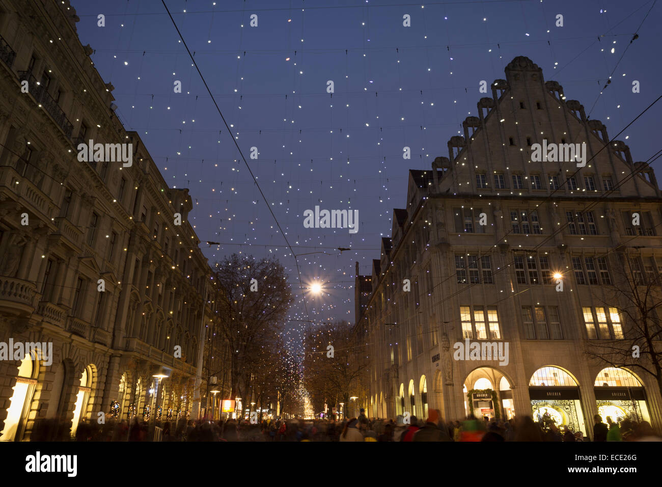Illumination de Noël Lucy sur la Bahnhofstrasse, Zurich, Suisse. Banque D'Images