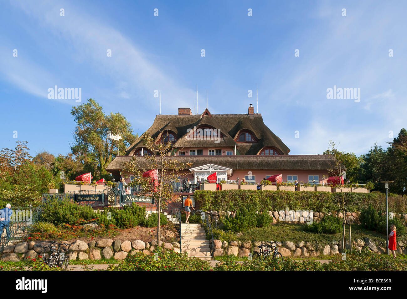 Hôtel et restaurant "Namenlos" avec un toit de chaume, Ahrenshoop, Darß, Mecklembourg Poméranie occidentale, Allemagne Banque D'Images