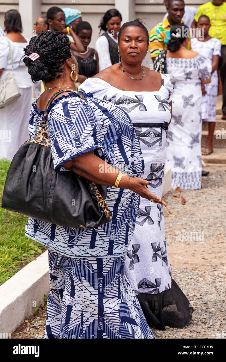 Congrégation ethnique à Cathédrale de l'Esprit-Saint, Adabraka, Accra, Ghana Banque D'Images