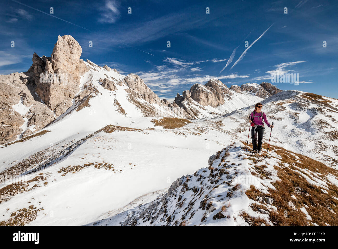 Au cours de l'alpiniste l'ascension du Mt Tullen Günther Messner via la route dans le Val di Funes, Mt Tullen à l'arrière, Dolomites Banque D'Images