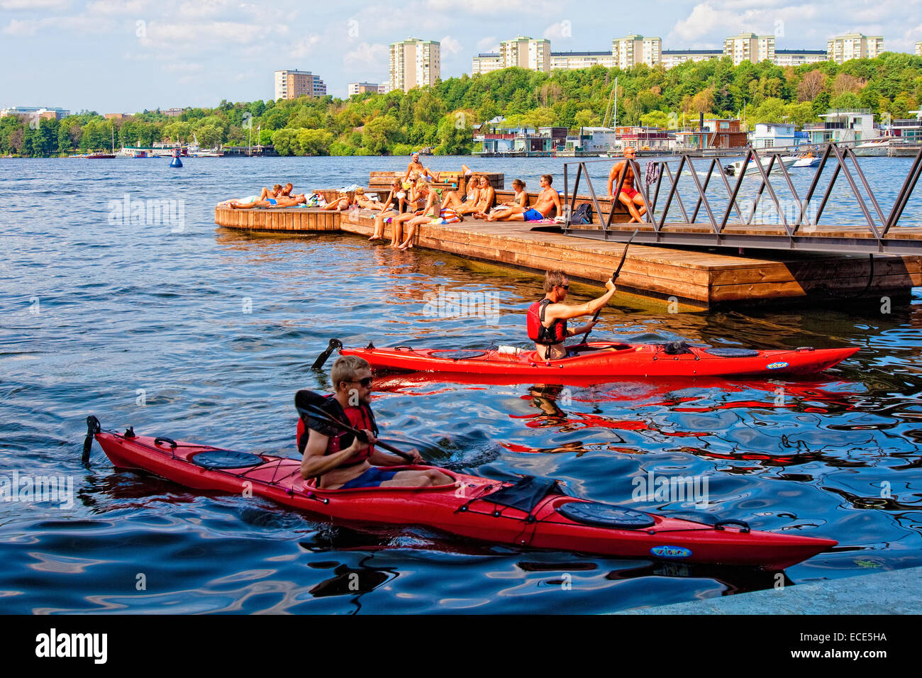 Suède, Stockholm - Personnes à Hornsbergs Strandpark de soleil en été Banque D'Images