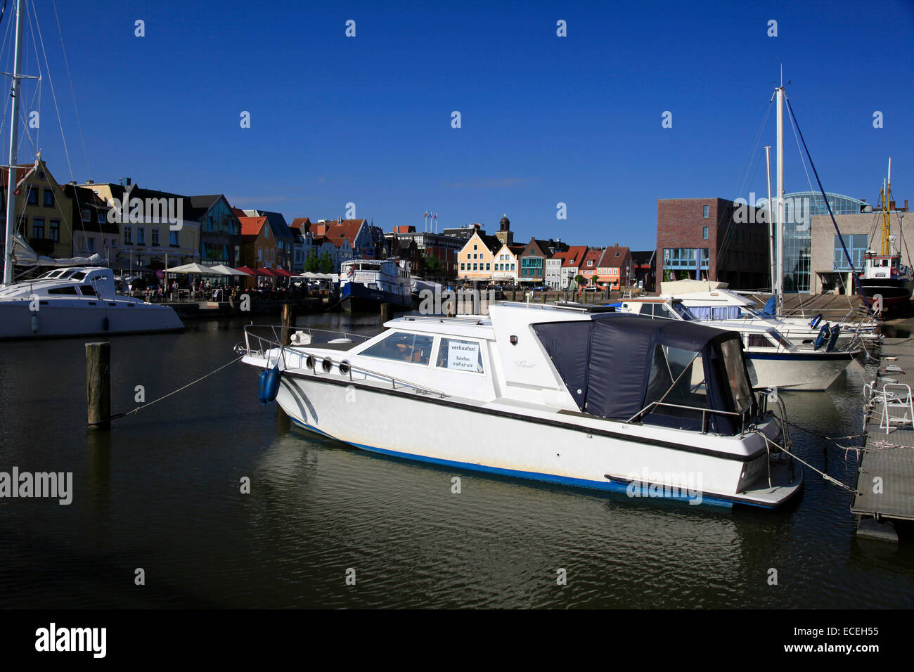 Le port intérieur de Husum. C'est la capital de la région de Frise du Nord du Schleswig-Holstein. Husum est situé sur la côte de la mer du Nord. Photo : Klaus Nowottnick Date : 27 mai 2012 Banque D'Images