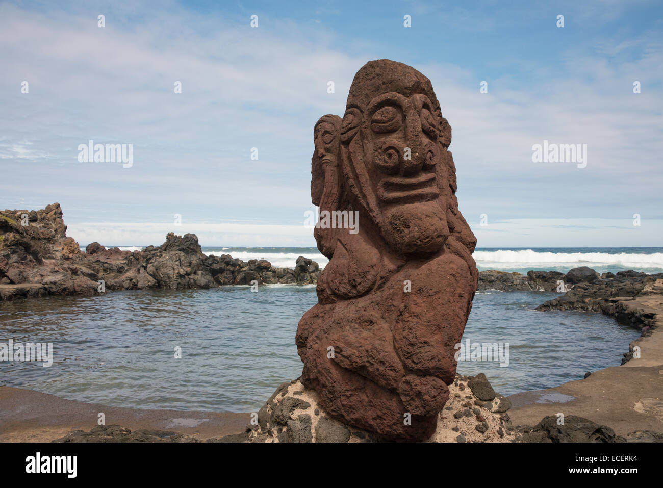 Le Chili, l'île de Pâques ou Rapa Nui, Hanga Roa. Sculpture en pierre  volcanique contemporaine fondée sur les lieux historiques de l'art Rapa Nui  Photo Stock - Alamy