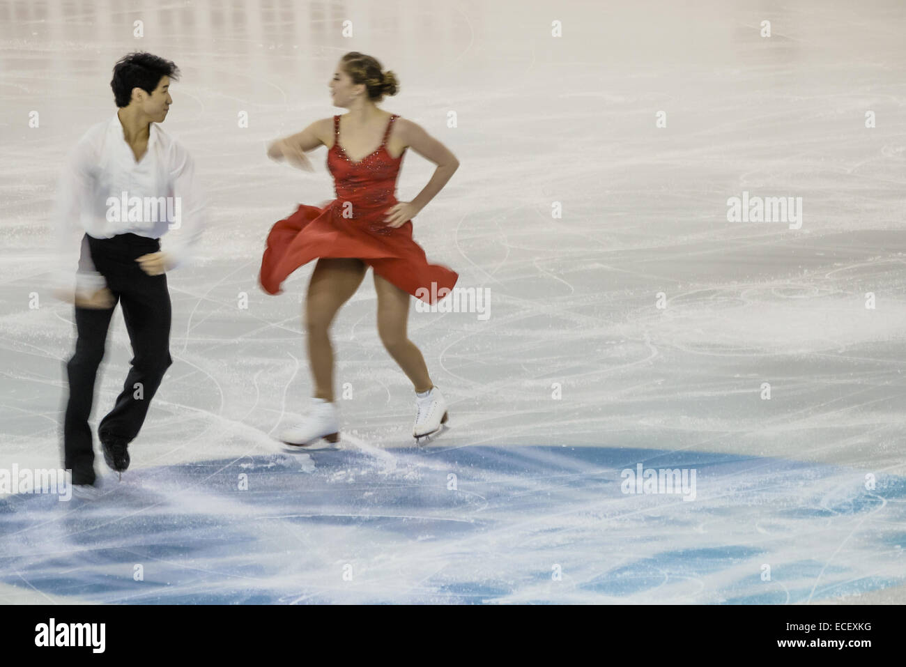 Barcelone, Espagne. Dec 12, 2014. MADELINE EDWARDS/ZHAO KAI PANG (CAN) effectuer dans le JUNIOR DANSE- programme gratuit pendant la ISU Grand Prix of Figure Skating Final à Barcelone Crédit : Matthias Rickenbach/ZUMA/ZUMAPRESS.com/Alamy fil Live News Banque D'Images