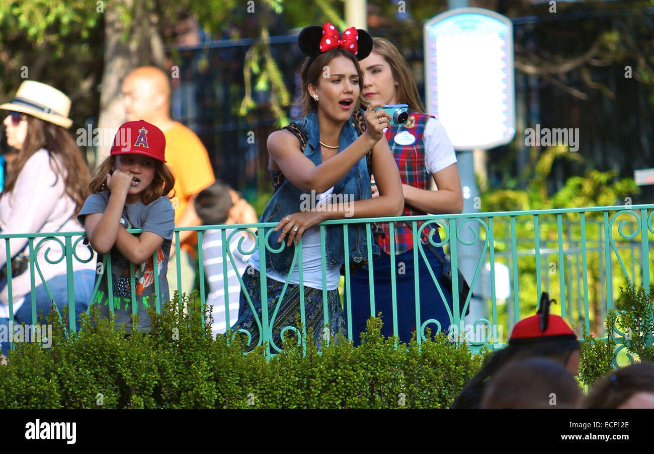 Jessica Alba célèbre sa fille Honor Marie Warren sixième anniversaire à Disneyland avec : Jessica Alba Où : Anaheim, California, United States Quand : 09 Juin 2014 Banque D'Images