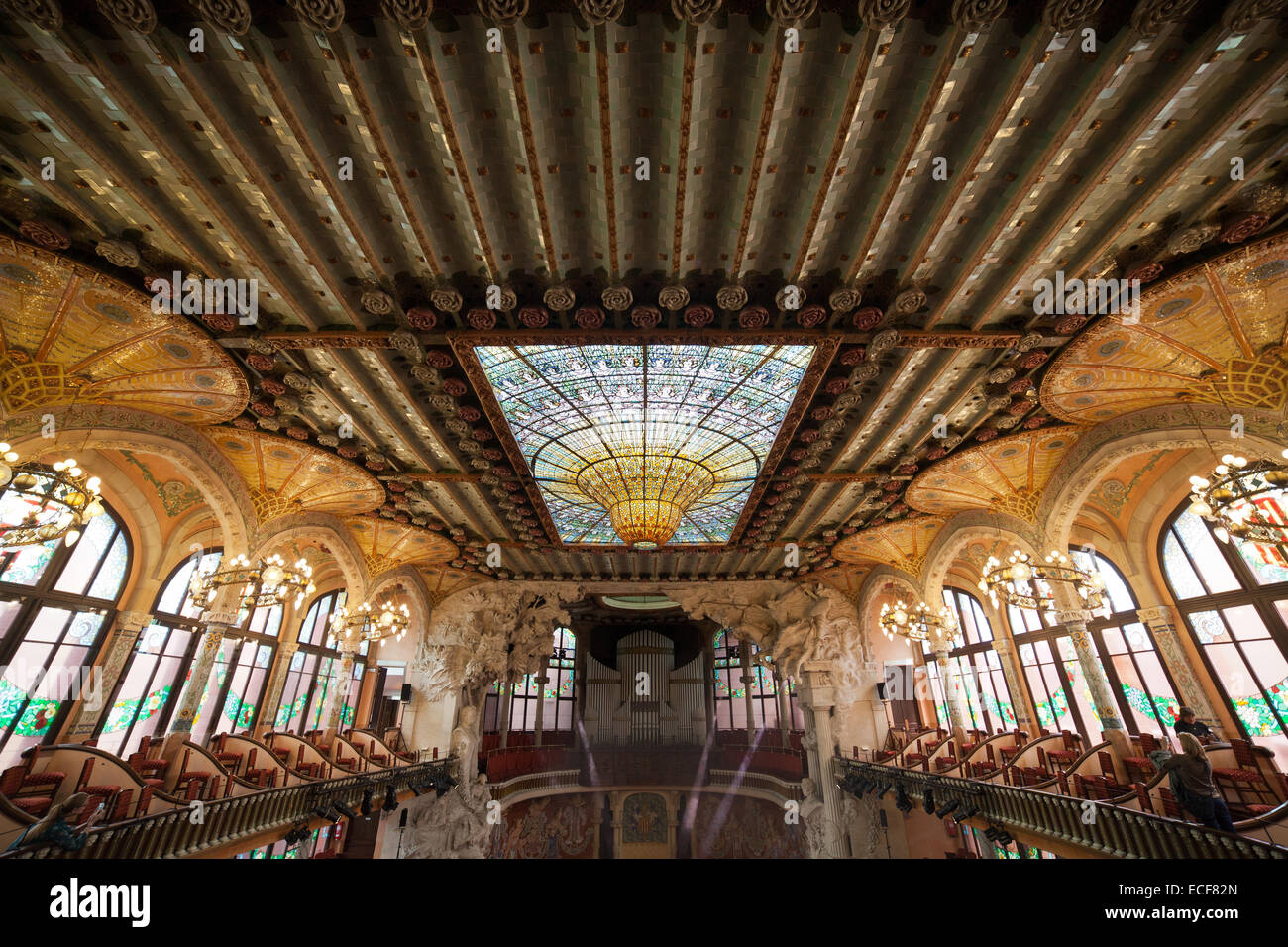 Avec puits de lumière au plafond, Palais de la musique catalane (Palau de la Musica Catalana) intérieur à Barcelone, Catalogne, Espagne. Banque D'Images