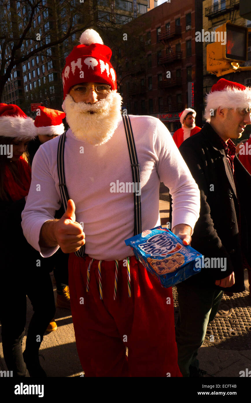 New York, USA. 13 Décembre, 2014. Revelers habillé en père Noël au cours de l'événement annuel de Santa-Con 13 Décembre, 2014 à New Banque D'Images