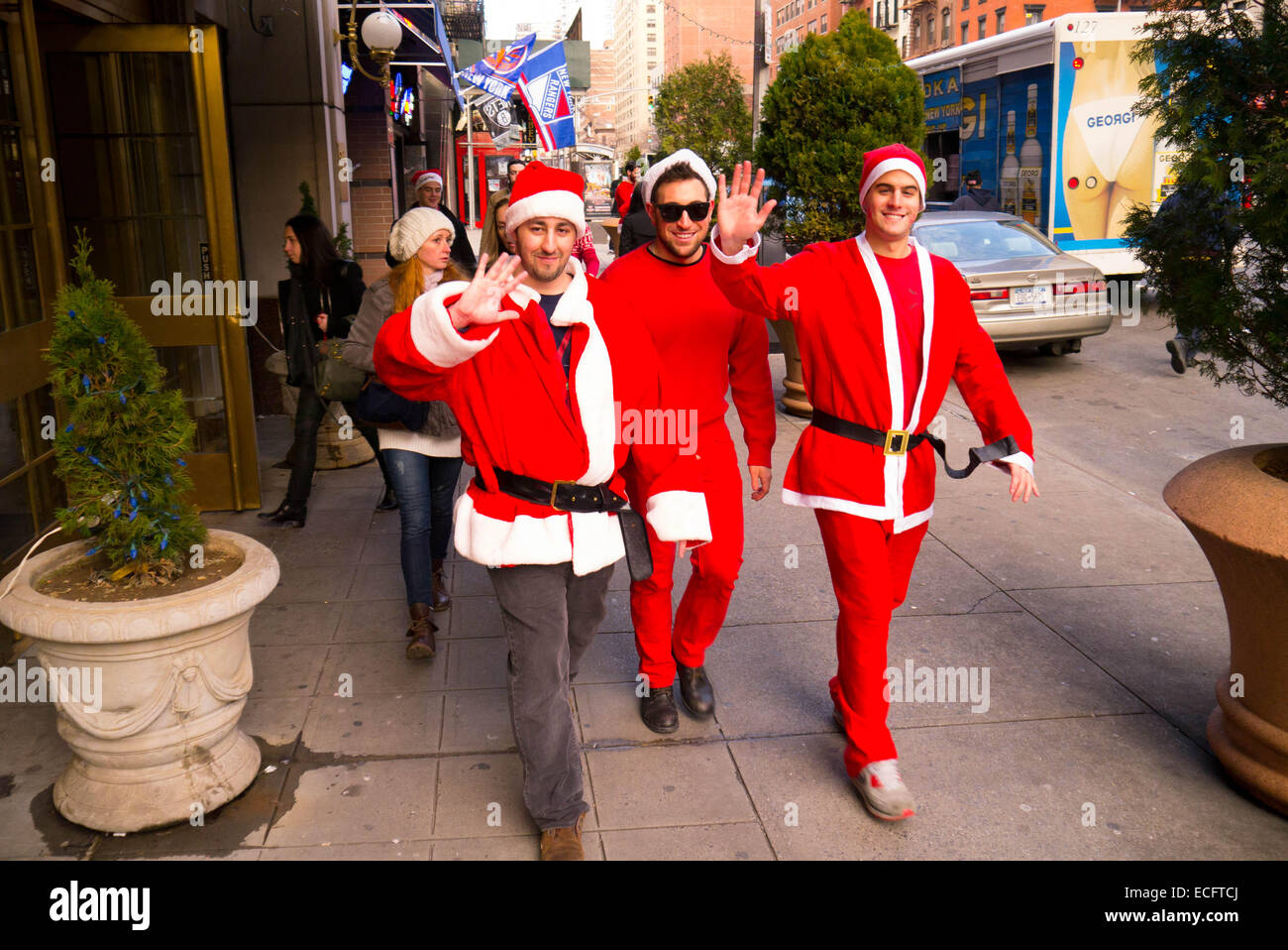 New York, USA. 13 Décembre, 2014. Revelers habillé en père Noël au cours de l'événement annuel de Santa-Con 13 Décembre, 2014 à New Banque D'Images