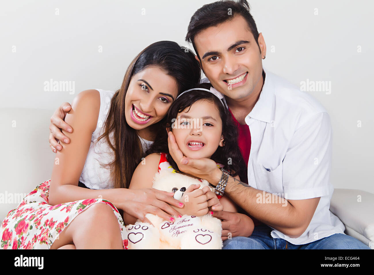 Les parents indiens avec enfant aime Banque D'Images