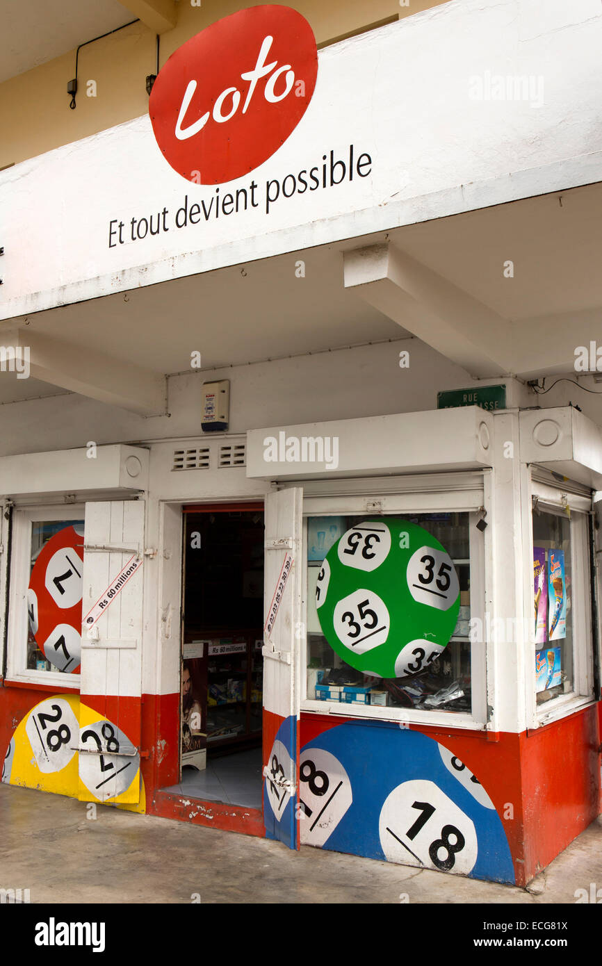 L'Ile Maurice, Mahebourg, du centre-ville, porte de Lotto bâtiment décoré avec des boules de loterie Banque D'Images