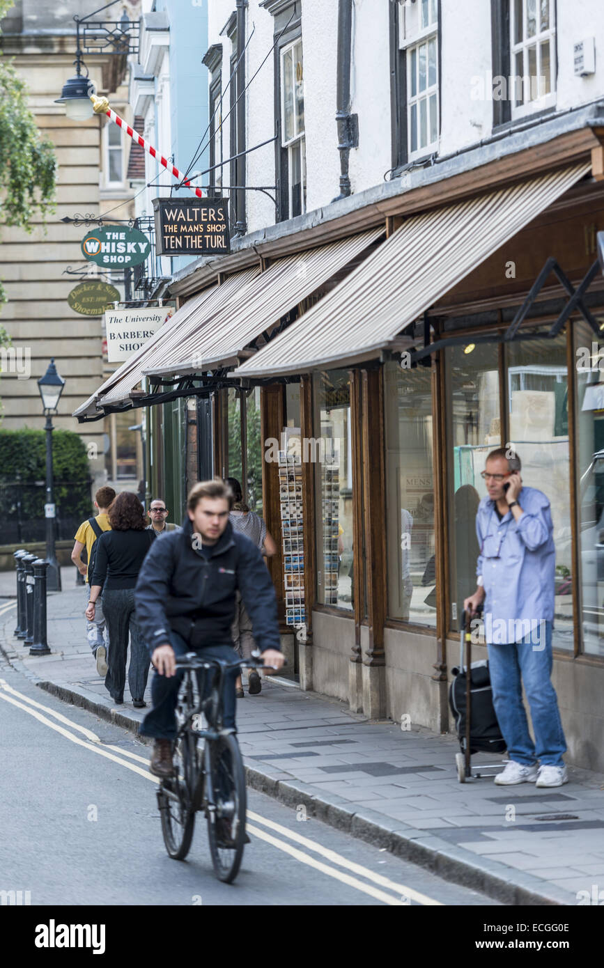 Walters d'Oxford est une boutique traditionnelle sur Turl Street Oxford fournissant des robes universitaires à l'université ainsi que coordonnateur de la Banque D'Images