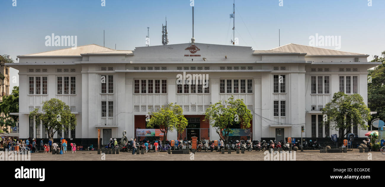 Bureau de poste (kantor pos) dans la région de Taman Fatahillah Jakarta ( Indonésie) Pos Photo Stock - Alamy