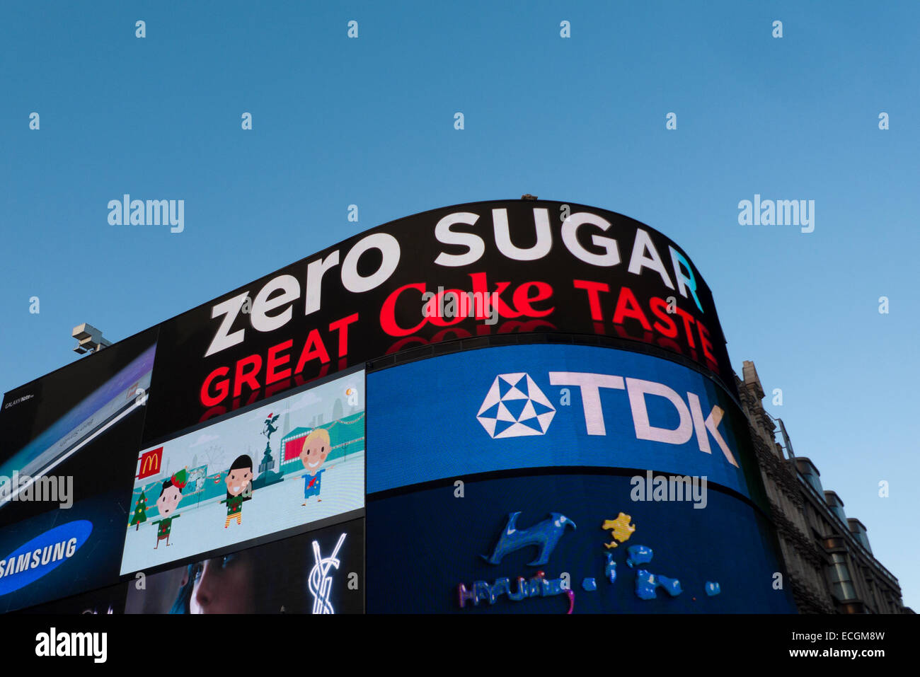 Zero Sugar Coke Coca-Cola Neon annonce publicitaire sur un Bâtiment à Piccadilly Circus Londres Angleterre Royaume-Uni Grande-Bretagne KATHY DEWITT Banque D'Images