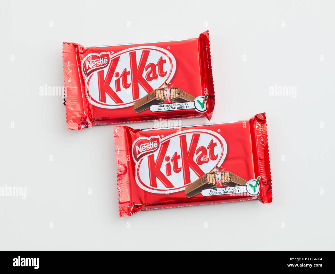Kit Kat, une populaire chocolat biscuit gaufrette bar confection produit  par Nestlé. Emballage canadien illustré Photo Stock - Alamy