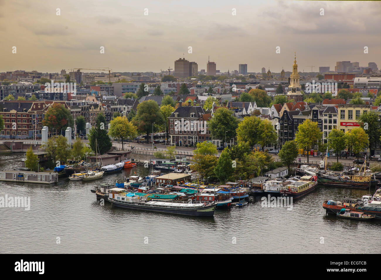 Vue sur la ville d'Amsterdam, de l'eau Bâtiments Banque D'Images